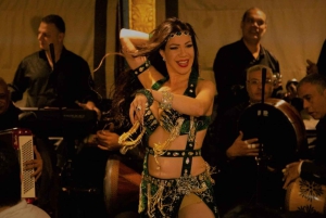 Istanbul Bosphorus: Dinner Cruise & Folklore & Belly Dance