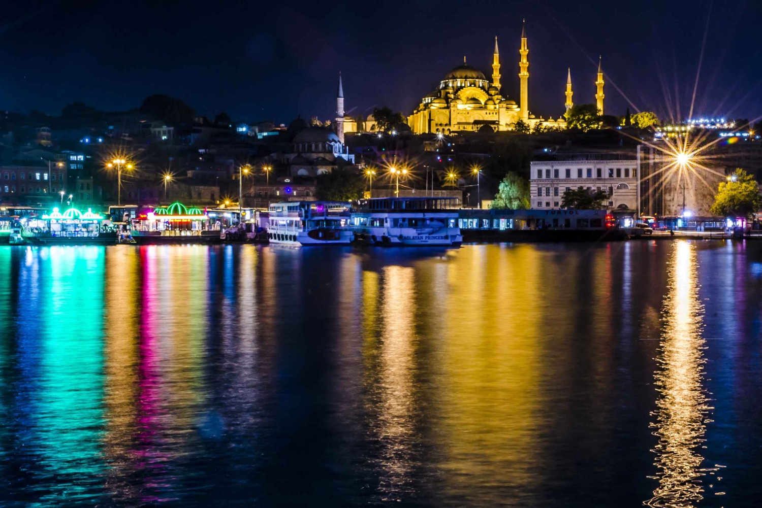 Istanbul: Bosphorus Dinner Cruise Incl. Drinks with Transfer