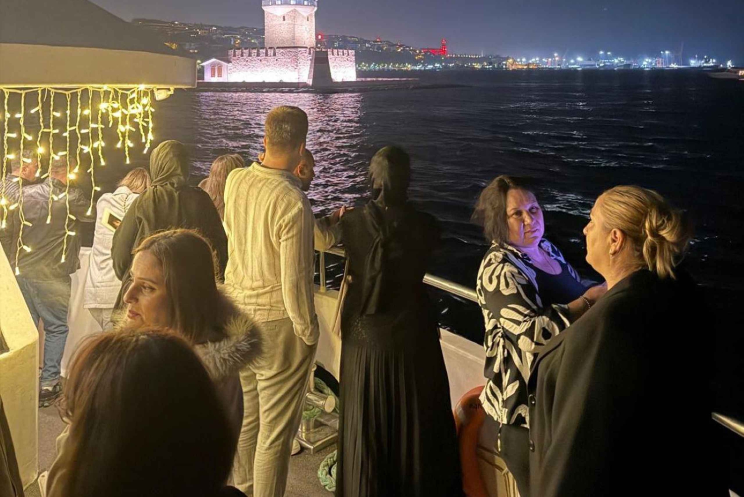İstanbul:Bosphorus Dinner Cruise & Soft and Alcohol Drinks