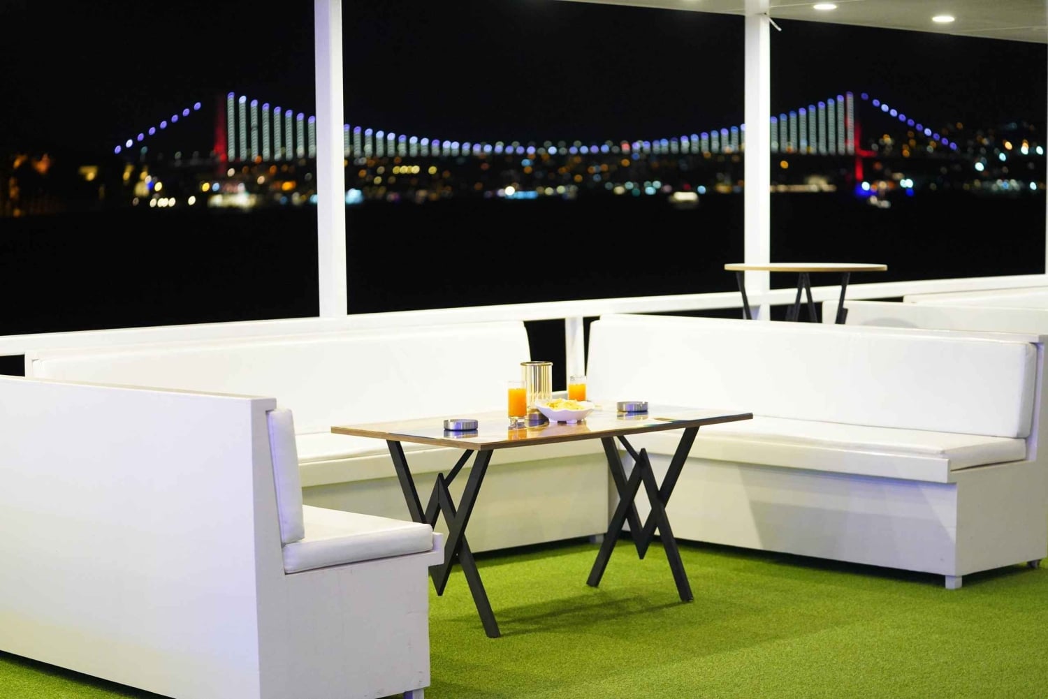 Istanbul: Bosphorus Dinner Cruise w/ Drinks & Entertainment