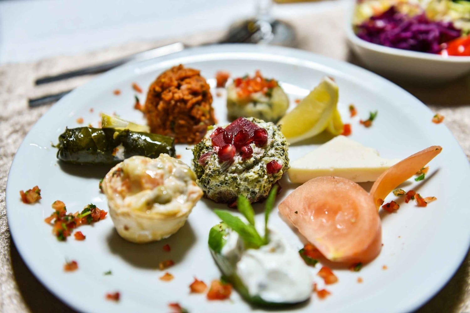 Istanbul: Bosphorus Dinner Cruise w/ Drinks & Entertainment