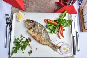 Istanbul: Bosphorus Dinner Cruise w/ Drinks & Entertainment