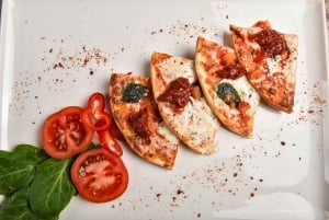 Istanbul: Bosphorus Dinner Cruise w/ Drinks & Entertainment