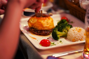 Istanbul: Bosphorus Dinner Cruise with Drinks & Turkish Show