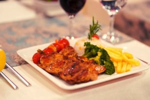 Istanbul: Bosphorus Dinner Cruise with Drinks & Turkish Show