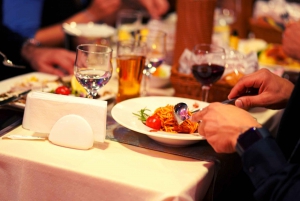 Istanbul: Bosphorus Dinner Cruise with Drinks & Turkish Show