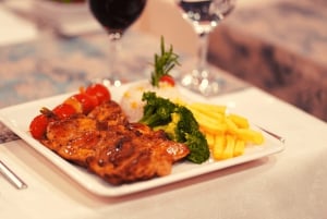 Istanbul: Bosphorus Dinner Cruise with Drinks & Turkish Show