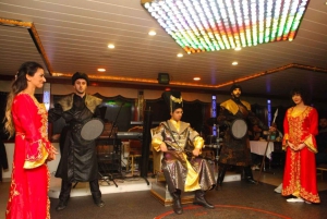Istanbul: Bosphorus Dinner Cruise with Entertainment