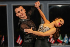 Istanbul: Bosphorus Cruise with Dinner Show