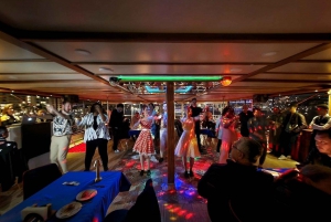 Istanbul: Bosphorus Night Dinner Cruise with Private Table