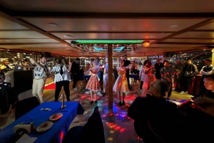 Istanbul: Bosphorus Night Dinner Cruise with Private Table