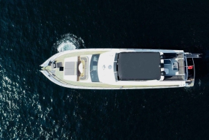 Istanbul: Bosphorus Private Guided Yacht Cruise with Snacks