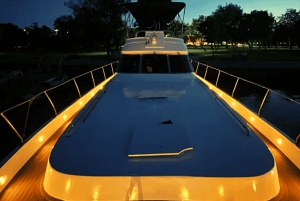 İstanbul: Bosphorus Private Yacht Cruise with Tea and Coffee