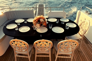 İstanbul: Bosphorus Private Yacht Cruise with Tea and Coffee