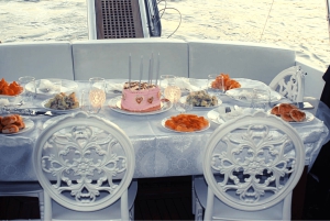 İstanbul: Bosphorus Private Yacht Cruise with Tea and Coffee