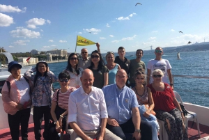 Istanbul: Bosphorus and Golden Horn Boat Tour with Guide