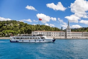 Istanbul: Bosphorus Sightseeing Cruise with Sunset Option