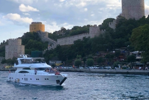 Istanbul: Bosphorus Strait and Black Sea Lunch Cruise