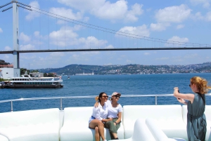 Istanbul: Bosphorus Strait and Black Sea Lunch Cruise