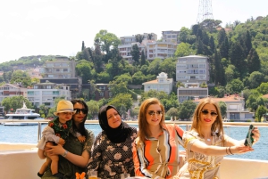 Istanbul: Bosphorus Strait and Black Sea Lunch Cruise