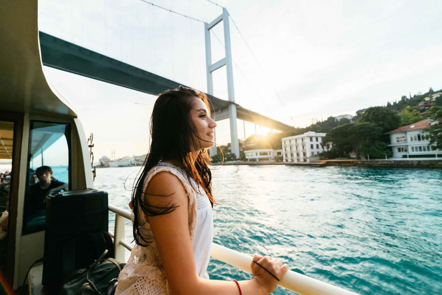 Istanbul: Bosphorus Strait Sightseeing Cruise & Audio Guide