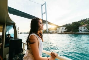 Istanbul: Bosphorus Strait Sightseeing Cruise & Audio Guide