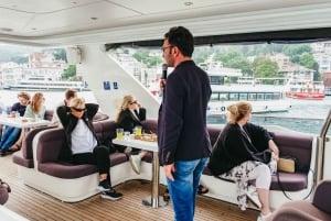 Istanbul: Bosphorus Sunset Cruise on a Luxurious Yacht