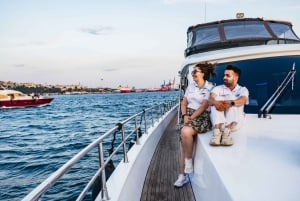 Istanbul: Bosphorus Sunset Cruise on a Luxurious Yacht