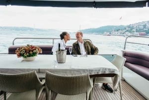 Istanbul: Bosphorus Sunset Cruise on a Luxurious Yacht