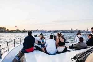 Istanbul: Bosphorus Sunset Cruise on a Luxurious Yacht