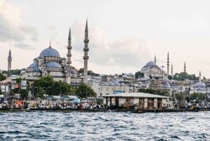 Istanbul: Bosphorus Sunset Cruise on a Luxurious Yacht