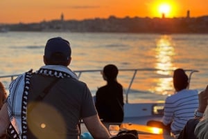 Istanbul: Bosphorus Sunset Cruise on a Luxury Yacht