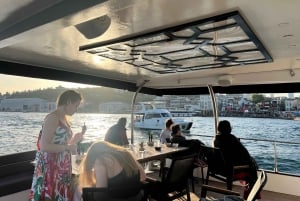 Istanbul: Bosphorus Sunset Cruise on a Luxury Yacht