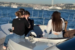 Istanbul: Bosphorus Sunset Cruise on a Luxury Yacht