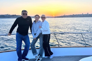 Istanbul: Bosphorus Sunset Cruise on a Luxury Yacht