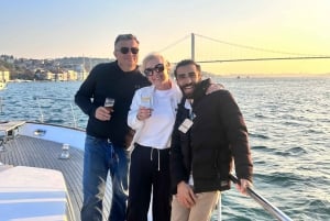 Istanbul: Bosphorus Sunset Cruise on a Luxury Yacht