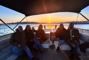 Istanbul: Bosphorus Sunset Cruise on a Luxury Yacht