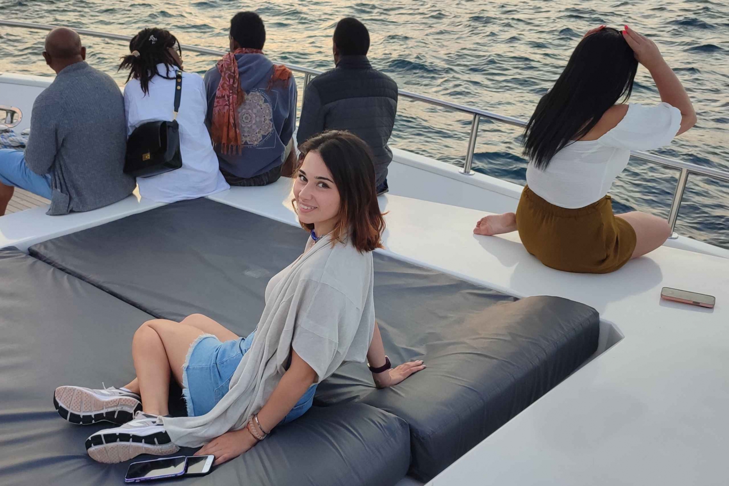 Istanbul: Bosphorus Sunset Cruise on Yacht with Live Guide