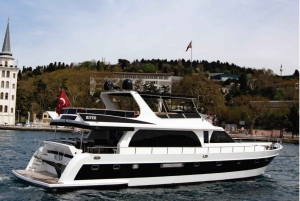 Istanbul: Bosphorus Sunset Cruise on Yacht with Live Guide
