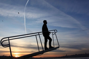 Istanbul: Bosphorus Sunset Cruise on Yacht with Live Guide