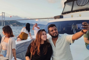 Istanbul: Bosphorus Sunset Cruise on Yacht with Live Guide