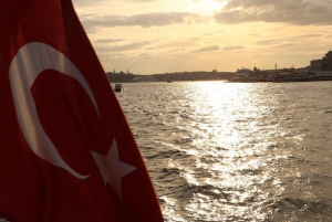 Istanbul: Bosphorus Sunset Cruise on Yacht with Live Guide