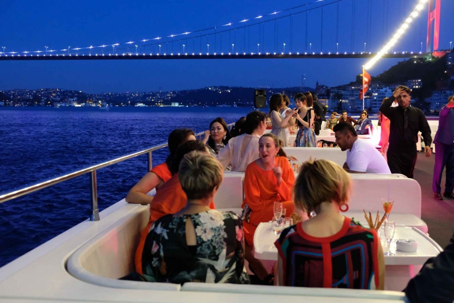 Istanbul: Bosphorus Sunset Cruise with Dinner