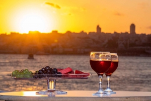 Istanbul: Bosphorus Sunset Cruise with Drinks & Snack