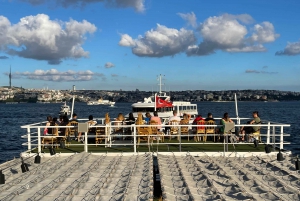 Istanbul: Bosphorus Sunset Cruise with Drinks & Snack