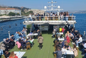 Istanbul: Bosphorus Sunset Cruise with Drinks & Snack