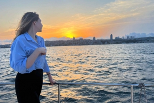 Istanbul: Bosphorus Sunset Cruise with Snacks and Wine