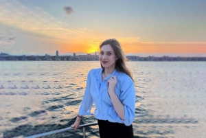 Istanbul: Bosphorus Sunset Cruise with Snacks and Wine