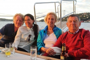Istanbul: Bosphorus Sunset Cruise with Snacks and Wine