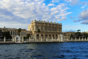 Istanbul: Bosphorus Sunset Cruise with Snacks and Wine